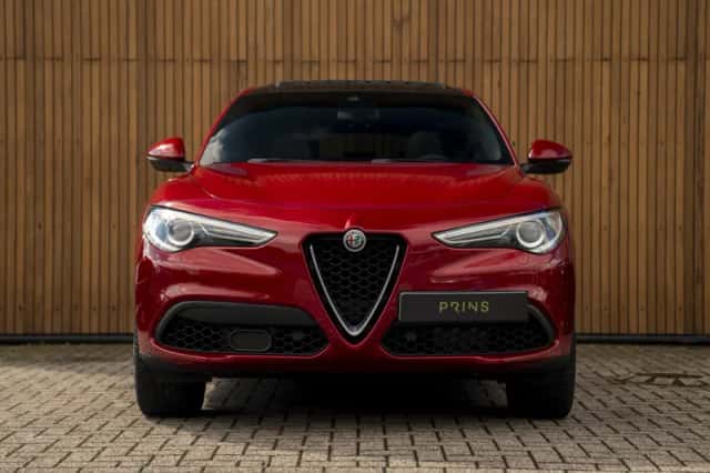 Alfa Romeo Stelvio (2018) thumbnail 2