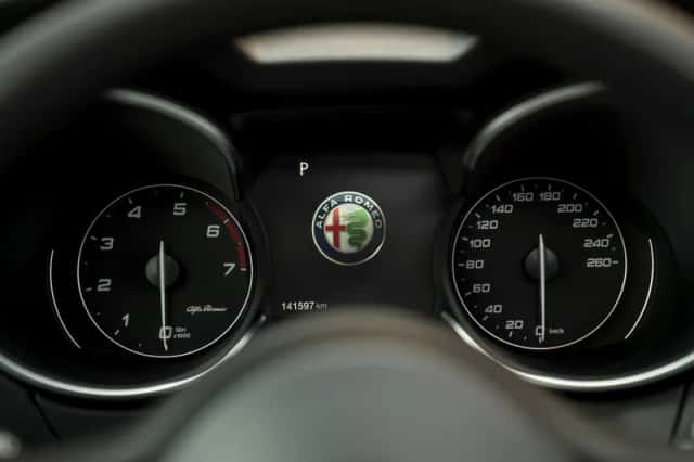 Alfa Romeo Stelvio (2018) thumbnail 11