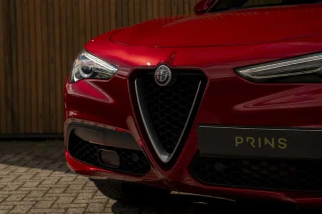 Alfa Romeo Stelvio (2018) thumbnail 14