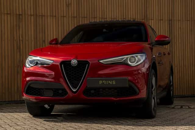 Alfa Romeo Stelvio (2018) thumbnail 15