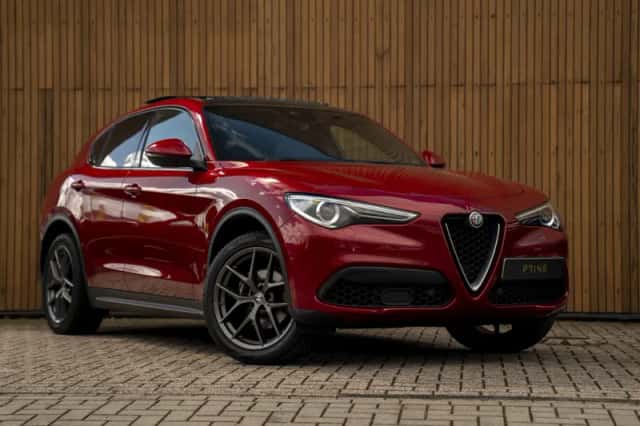 Alfa Romeo Stelvio (2018) thumbnail 16