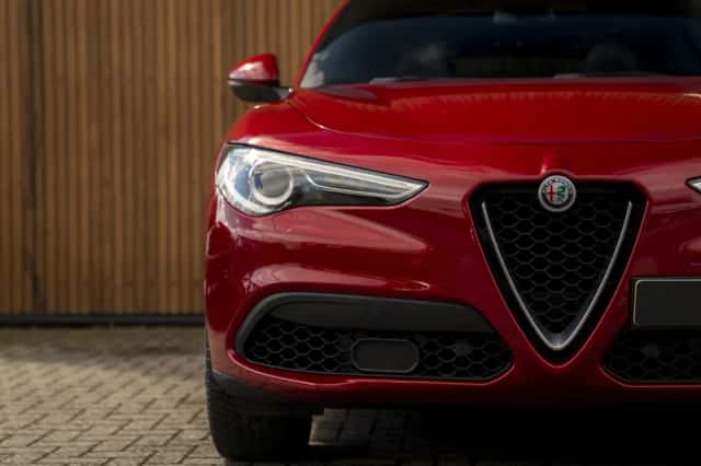 Alfa Romeo Stelvio (2018) thumbnail 17