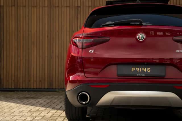 Alfa Romeo Stelvio (2018) thumbnail 21