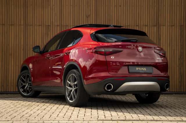 Alfa Romeo Stelvio (2018) thumbnail 22