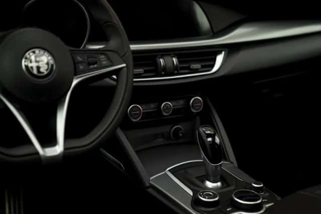 Alfa Romeo Stelvio (2018) thumbnail 27