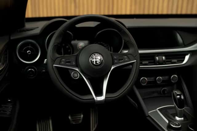 Alfa Romeo Stelvio (2018) thumbnail 28