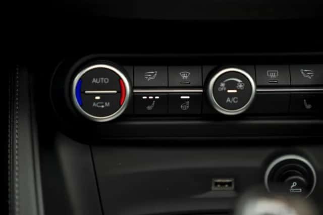 Alfa Romeo Stelvio (2018) thumbnail 30