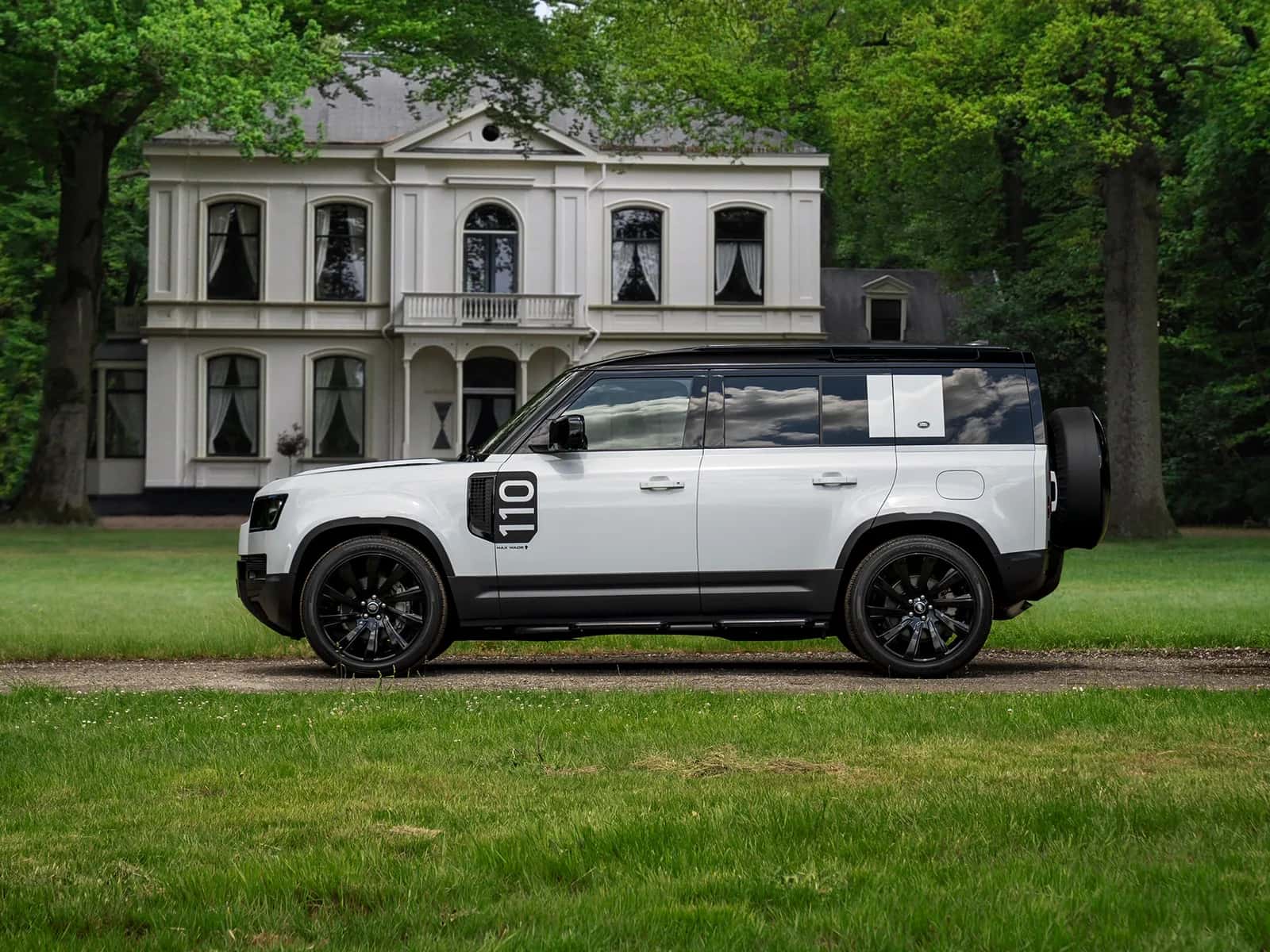 Land Rover Defender (2022) — foto 1