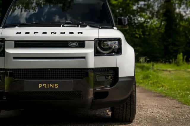 Land Rover Defender (2022) thumbnail 15