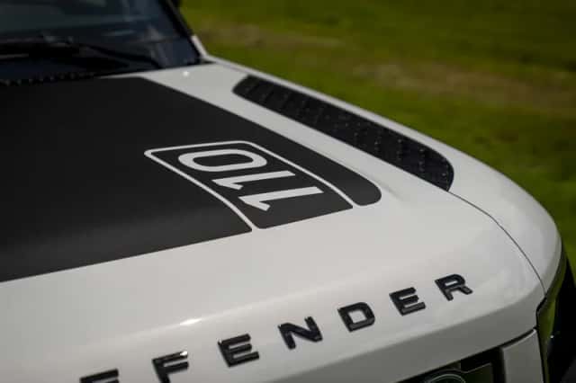 Land Rover Defender (2022) thumbnail 16