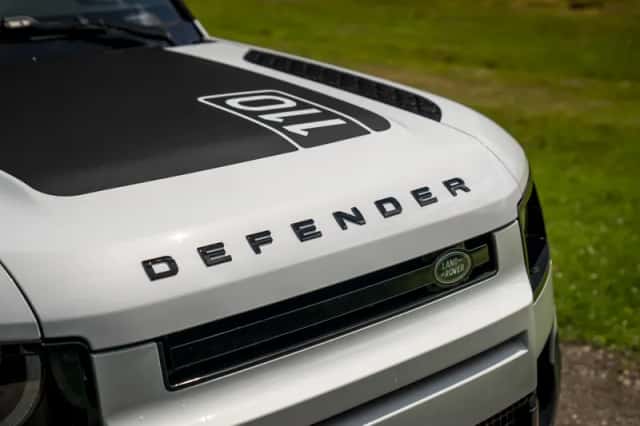 Land Rover Defender (2022) thumbnail 17