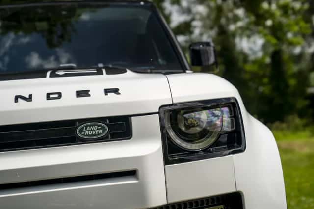 Land Rover Defender (2022) thumbnail 18