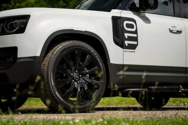 Land Rover Defender (2022) thumbnail 19