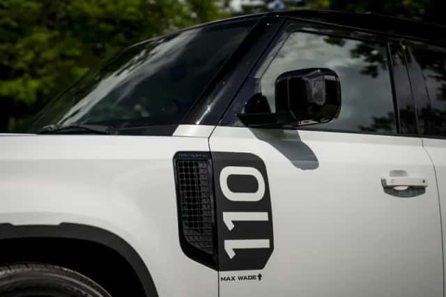 Land Rover Defender (2022) thumbnail 20