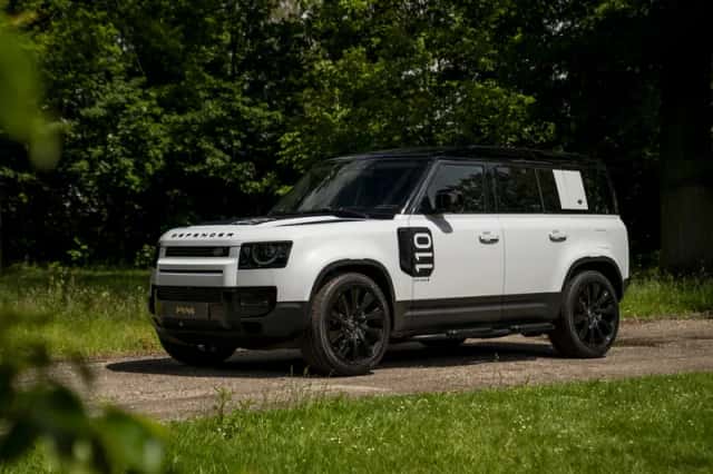 Land Rover Defender (2022) thumbnail 3