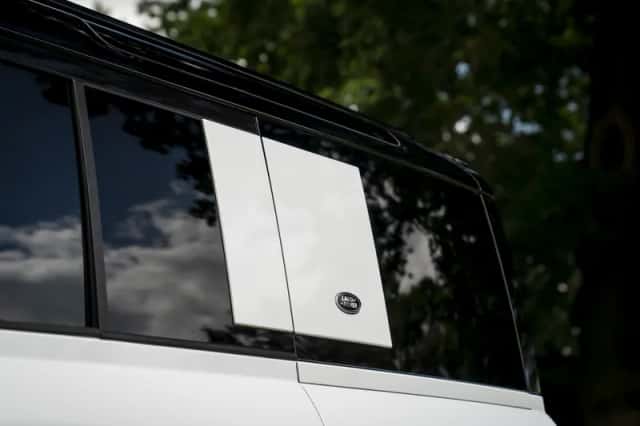 Land Rover Defender (2022) thumbnail 24