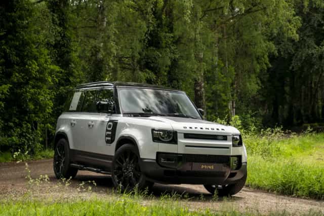 Land Rover Defender (2022) thumbnail 25