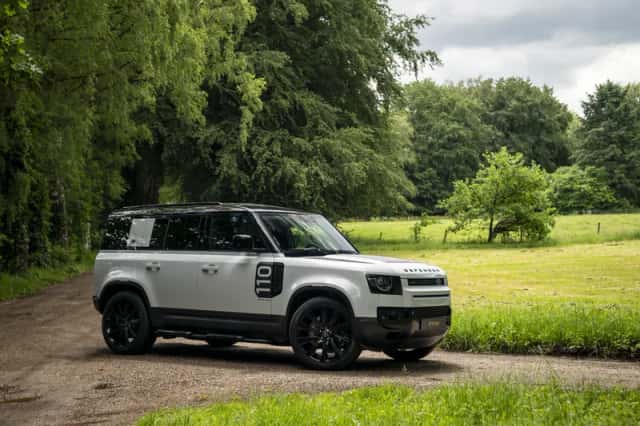 Land Rover Defender (2022) thumbnail 26