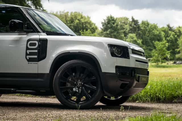 Land Rover Defender (2022) thumbnail 27