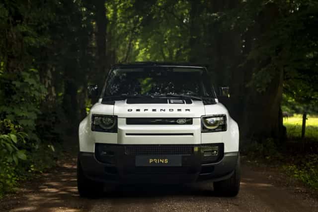 Land Rover Defender (2022) thumbnail 29
