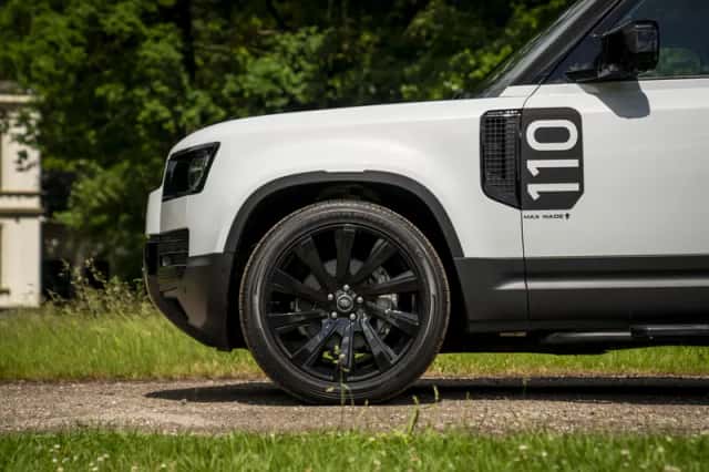 Land Rover Defender (2022) thumbnail 31