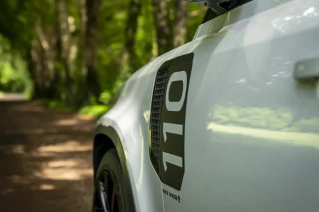 Land Rover Defender (2022) thumbnail 33