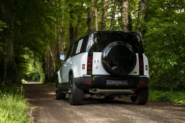 Land Rover Defender (2022) thumbnail 34