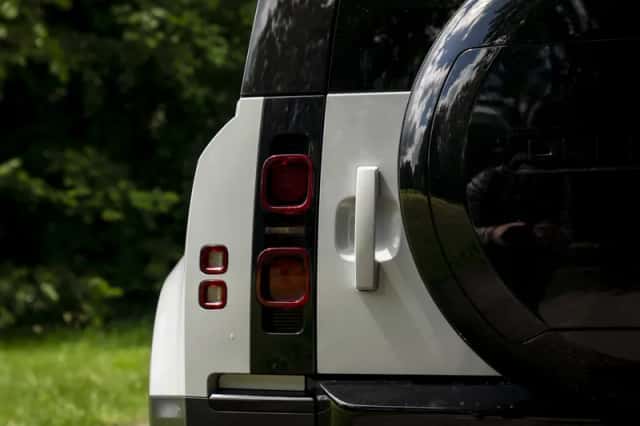 Land Rover Defender (2022) thumbnail 39