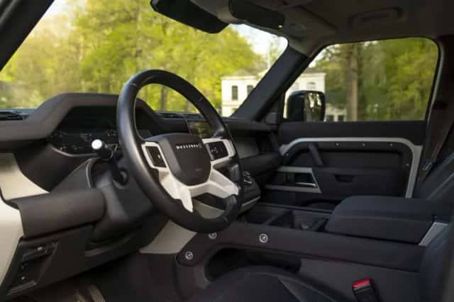 Land Rover Defender (2022) thumbnail 40