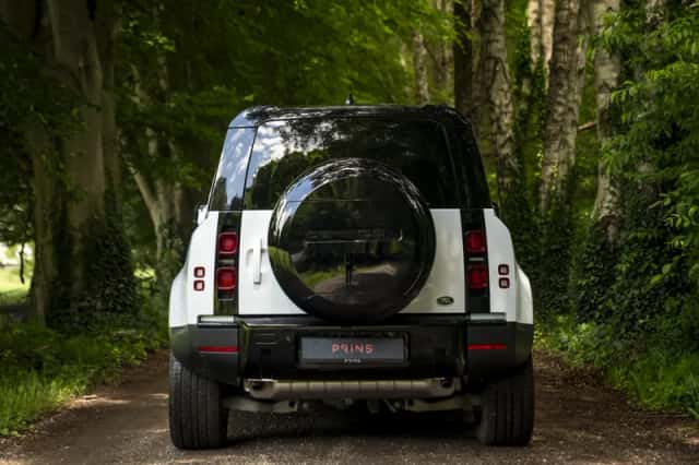 Land Rover Defender (2022) thumbnail 5