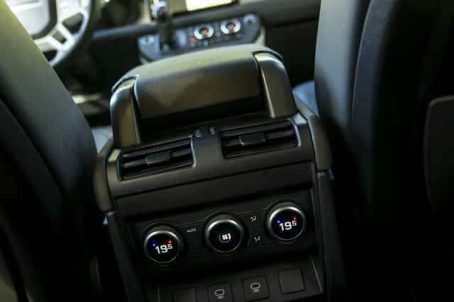 Land Rover Defender (2022) thumbnail 42
