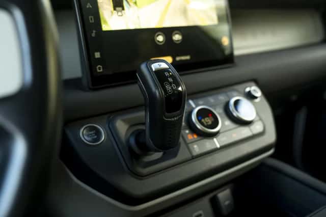 Land Rover Defender (2022) thumbnail 44