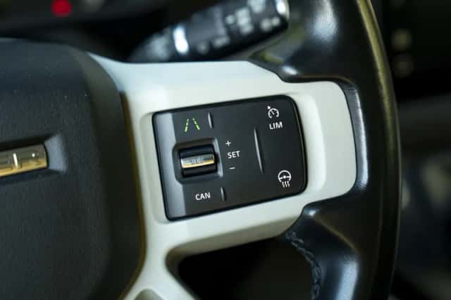 Land Rover Defender (2022) thumbnail 47