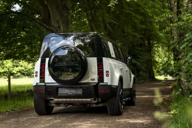 Land Rover Defender (2022) thumbnail 6