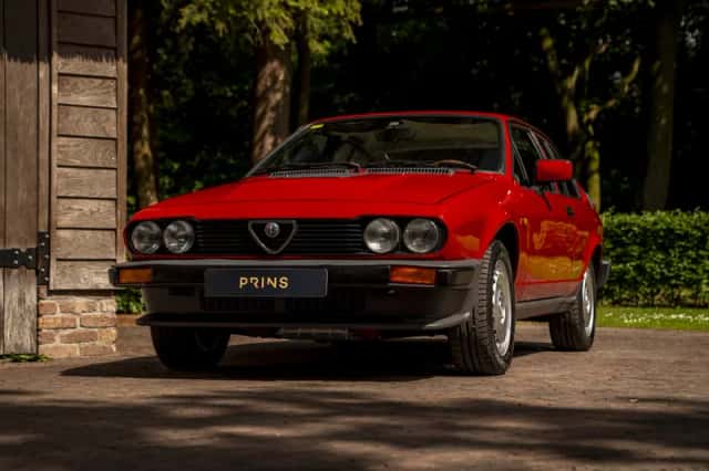Alfa Romeo GTV (1981) thumbnail 15