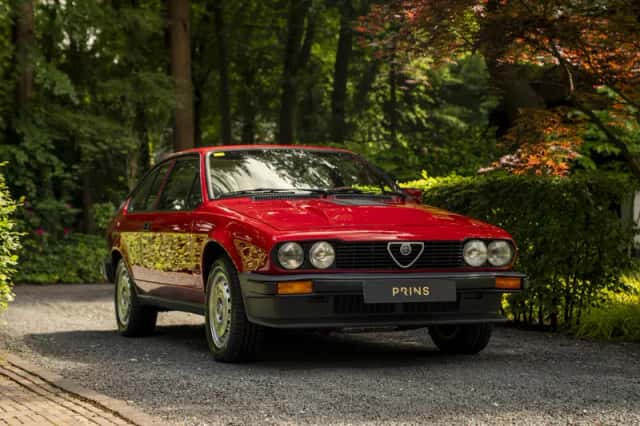 Alfa Romeo GTV (1981) thumbnail 16
