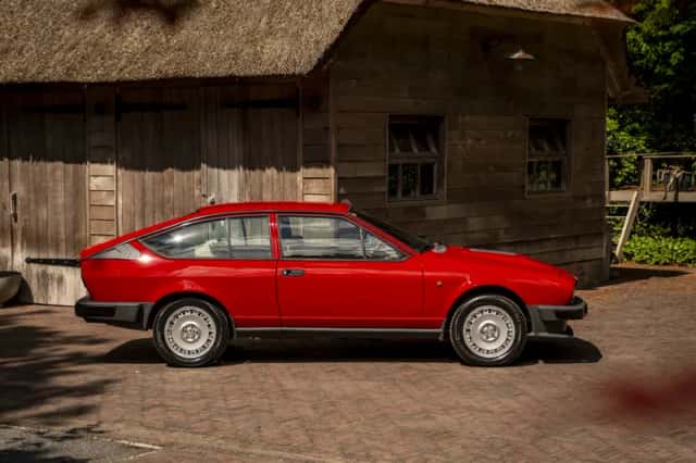 Alfa Romeo GTV (1981) thumbnail 22