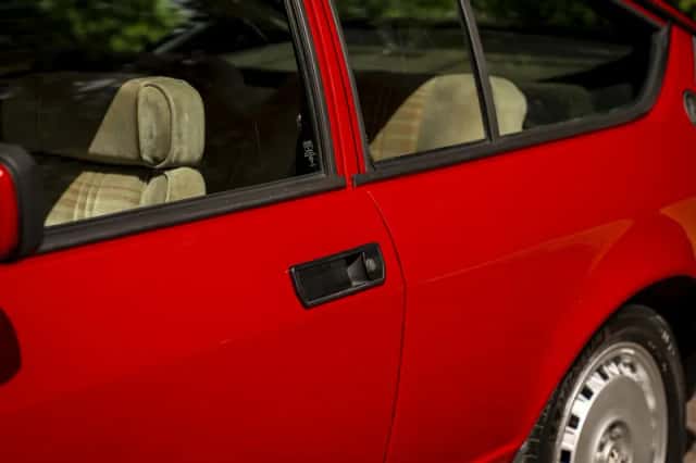 Alfa Romeo GTV (1981) thumbnail 33