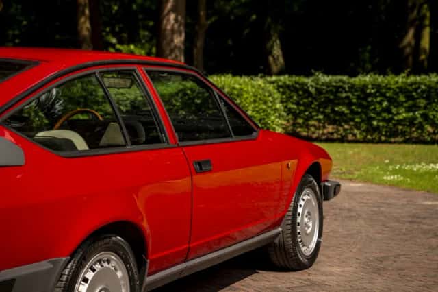 Alfa Romeo GTV (1981) thumbnail 35
