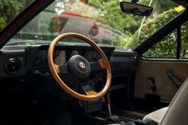 Alfa Romeo GTV (1981) thumbnail 38