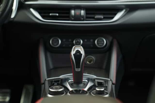 Alfa Romeo Stelvio (2021) thumbnail 35