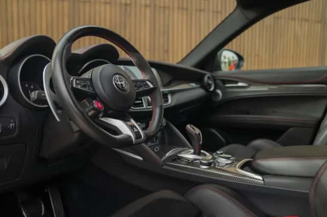 Alfa Romeo Stelvio (2021) thumbnail 7