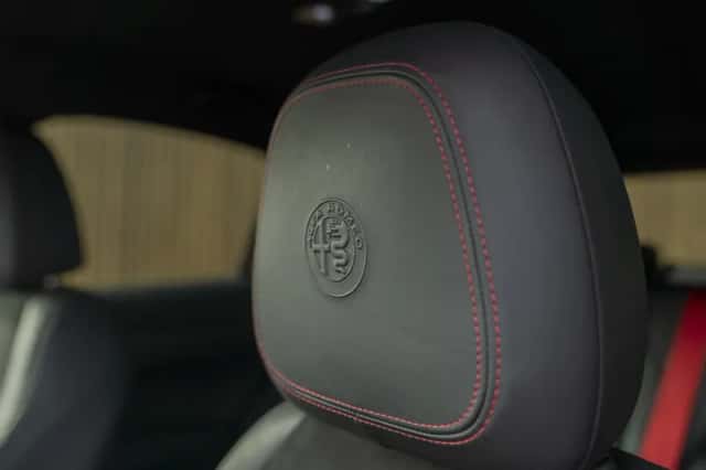 Alfa Romeo Stelvio (2021) thumbnail 9