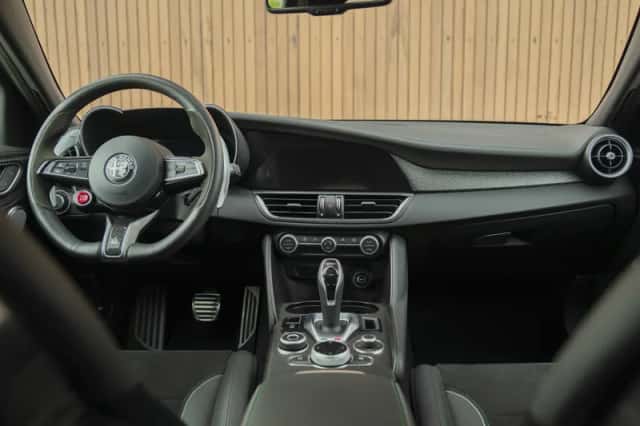 Alfa Romeo Giulia (2024) thumbnail 11