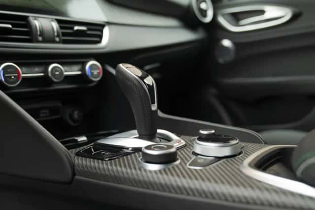 Alfa Romeo Giulia (2024) thumbnail 12