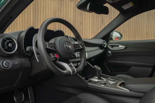 Alfa Romeo Giulia (2024) thumbnail 7