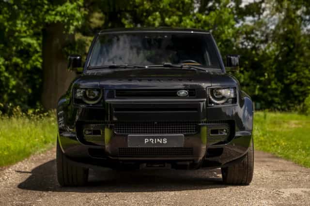 Land Rover Defender (2020) thumbnail 2