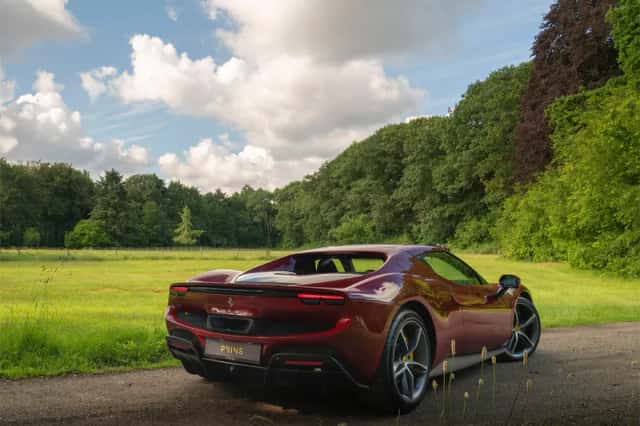 Ferrari 296 GTB (2024) thumbnail 4