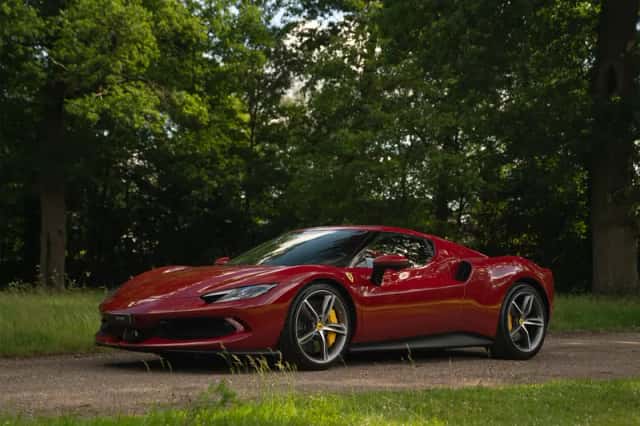 Ferrari 296 GTB (2024) thumbnail 5