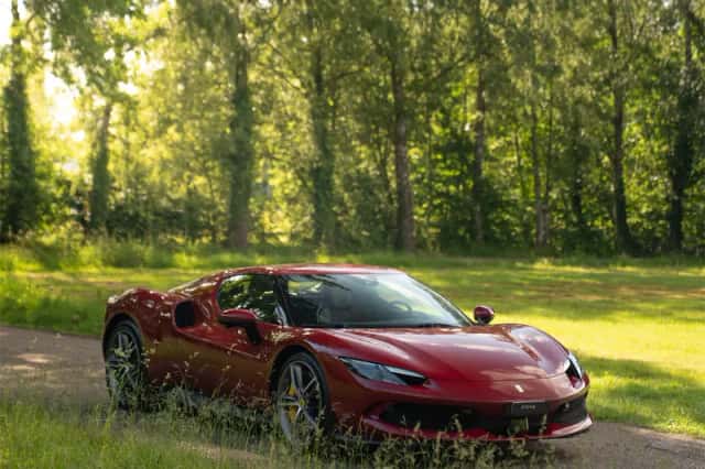 Ferrari 296 GTB (2024) thumbnail 6